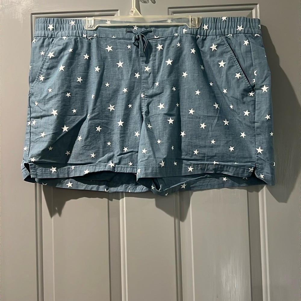 Magellan size 2X shorts, blue with white stars